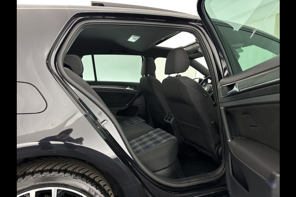 Volkswagen Golf 1.4 TSI PHEV GTE (Plug-in) Aut. *PANO | ADAPTIVE-CRUISE | FULL-LED | DIGI-COCKPIT | BLINDSPOT | HEATED-SPORTSEATS | KEYLESS | NAVI-FULLMAP | AMBIENT-LIGHT | SHIFT-PADDLES | PRIVACY-GLASS | ECC | PDC | 18''ALU*