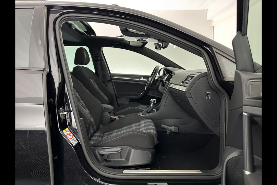 Volkswagen Golf 1.4 TSI PHEV GTE (Plug-in) Aut. *PANO | ADAPTIVE-CRUISE | FULL-LED | DIGI-COCKPIT | BLINDSPOT | HEATED-SPORTSEATS | KEYLESS | NAVI-FULLMAP | AMBIENT-LIGHT | SHIFT-PADDLES | PRIVACY-GLASS | ECC | PDC | 18''ALU*