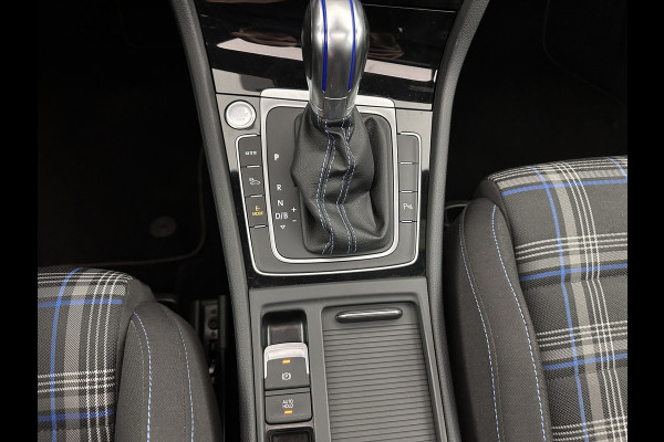 Volkswagen Golf 1.4 TSI PHEV GTE (Plug-in) Aut. *PANO | ADAPTIVE-CRUISE | FULL-LED | DIGI-COCKPIT | BLINDSPOT | HEATED-SPORTSEATS | KEYLESS | NAVI-FULLMAP | AMBIENT-LIGHT | SHIFT-PADDLES | PRIVACY-GLASS | ECC | PDC | 18''ALU*