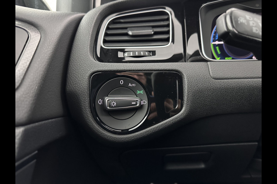 Volkswagen Golf 1.4 TSI PHEV GTE (Plug-in) Aut. *PANO | ADAPTIVE-CRUISE | FULL-LED | DIGI-COCKPIT | BLINDSPOT | HEATED-SPORTSEATS | KEYLESS | NAVI-FULLMAP | AMBIENT-LIGHT | SHIFT-PADDLES | PRIVACY-GLASS | ECC | PDC | 18''ALU*