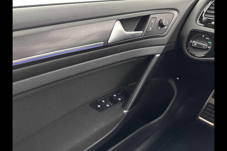 Volkswagen Golf 1.4 TSI PHEV GTE (Plug-in) Aut. *PANO | ADAPTIVE-CRUISE | FULL-LED | DIGI-COCKPIT | BLINDSPOT | HEATED-SPORTSEATS | KEYLESS | NAVI-FULLMAP | AMBIENT-LIGHT | SHIFT-PADDLES | PRIVACY-GLASS | ECC | PDC | 18''ALU*