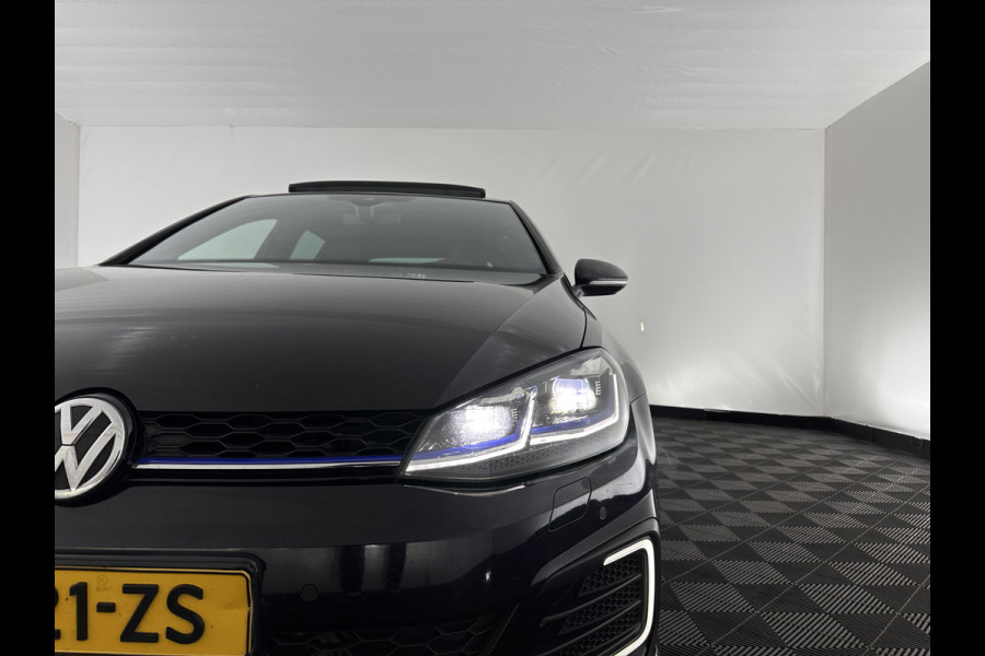Volkswagen Golf 1.4 TSI PHEV GTE (Plug-in) Aut. *PANO | ADAPTIVE-CRUISE | FULL-LED | DIGI-COCKPIT | BLINDSPOT | HEATED-SPORTSEATS | KEYLESS | NAVI-FULLMAP | AMBIENT-LIGHT | SHIFT-PADDLES | PRIVACY-GLASS | ECC | PDC | 18''ALU*
