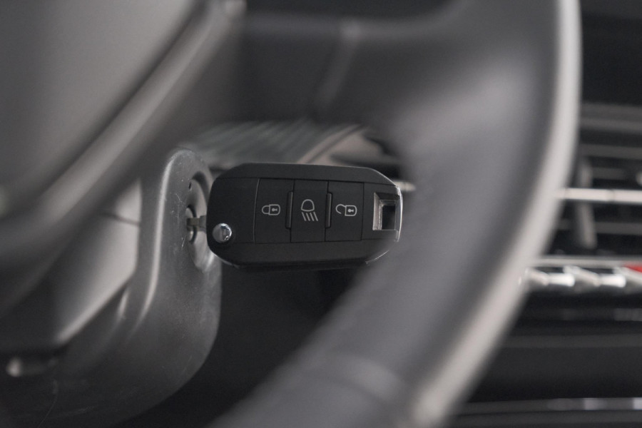 Peugeot 208 Hybrid 110 e-DCS6 Style | Parkeersensoren | Apple Carplay | Cruise Control | Airco