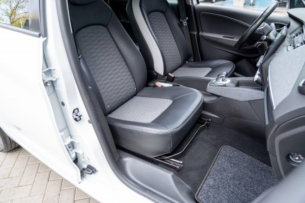 Renault ZOE R135 Evolution 52 kWh | Prijs rijklaar incl. 12 mnd garantie | Camera Carplay Navi Stuur/Stoelverw