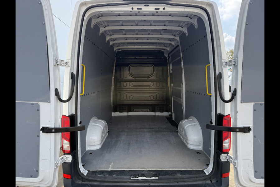 Volkswagen Crafter 2.0 TDI 140PK Nieuw Model! L3H3 Virtual Cockpit Climate Control Camera Parkeersensoren voor achter APK 9-2027