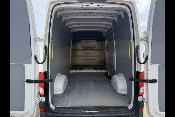 Volkswagen Crafter 2.0 TDI 140PK Nieuw Model! L3H3 Virtual Cockpit Climate Control Camera Parkeersensoren voor achter APK 9-2027