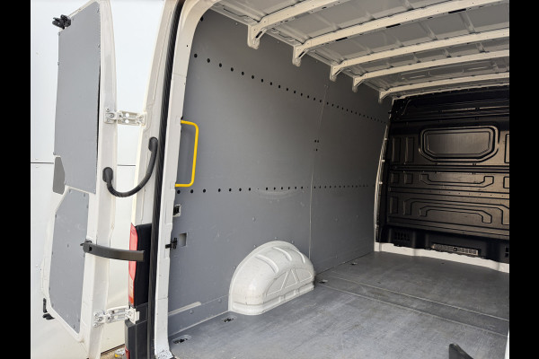 Volkswagen Crafter 2.0 TDI 140PK Nieuw Model! L3H3 Virtual Cockpit Climate Control Camera Parkeersensoren voor achter APK 9-2027