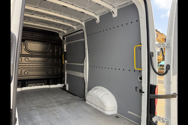 Volkswagen Crafter 2.0 TDI 140PK Nieuw Model! L3H3 Virtual Cockpit Climate Control Camera Parkeersensoren voor achter APK 9-2027