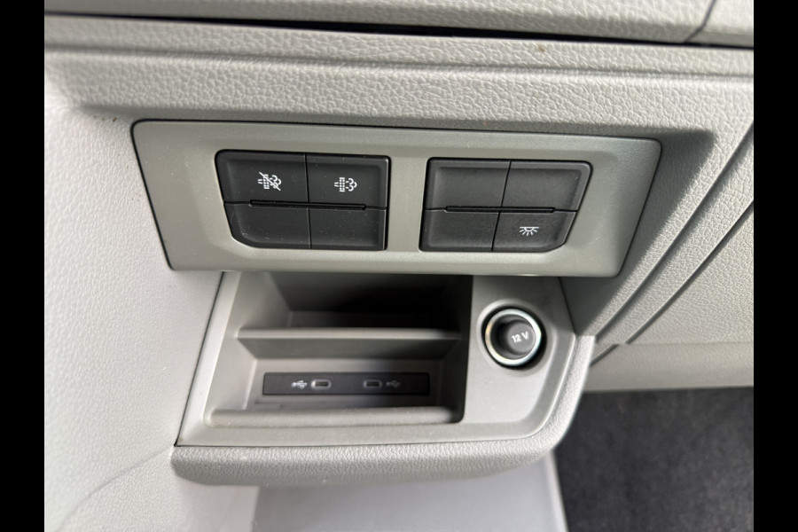 Volkswagen Crafter 2.0 TDI 140PK Nieuw Model! L3H3 Virtual Cockpit Climate Control Camera Parkeersensoren voor achter APK 9-2027