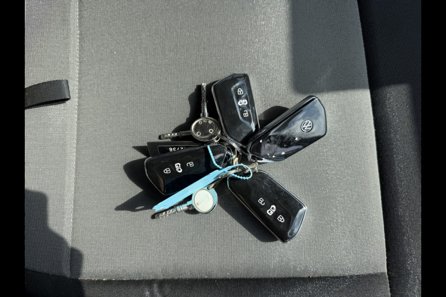 Volkswagen Crafter 2.0 TDI 140PK Nieuw Model! L3H3 Virtual Cockpit Climate Control Camera Parkeersensoren voor achter APK 9-2027