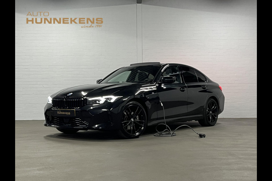 BMW 3-serie 330e M-pakket | Adapt. cruise | Open dak | Trekhaak | Head-up | Stoelverwarming | Sfeerverlichting | Carplay | Leder