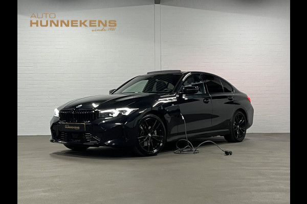 BMW 3-serie 330e M-pakket | Adapt. cruise | Open dak | Trekhaak | Head-up | Stoelverwarming | Sfeerverlichting | Carplay | Leder
