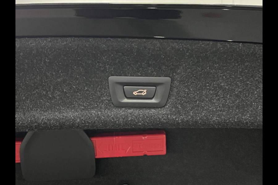 BMW 3-serie 330e M-pakket | Adapt. cruise | Open dak | Trekhaak | Head-up | Stoelverwarming | Sfeerverlichting | Carplay | Leder