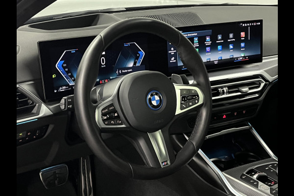 BMW 3-serie 330e M-pakket | Adapt. cruise | Open dak | Trekhaak | Head-up | Stoelverwarming | Sfeerverlichting | Carplay | Leder