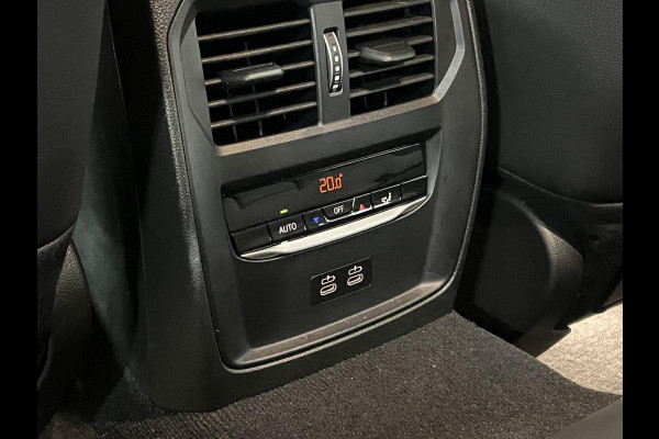 BMW 3-serie 330e M-pakket | Adapt. cruise | Open dak | Trekhaak | Head-up | Stoelverwarming | Sfeerverlichting | Carplay | Leder
