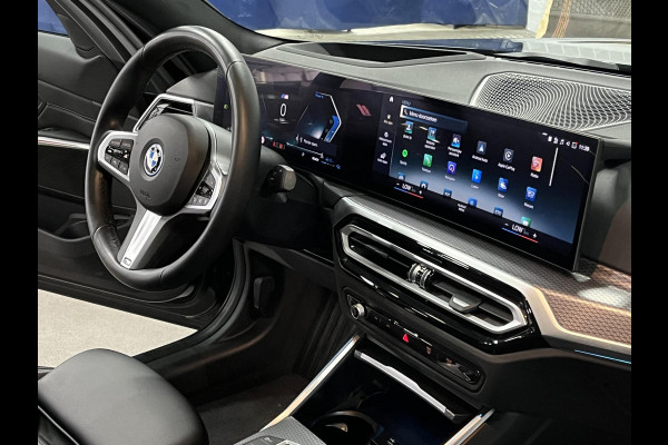 BMW 3-serie 330e M-pakket | Adapt. cruise | Open dak | Trekhaak | Head-up | Stoelverwarming | Sfeerverlichting | Carplay | Leder
