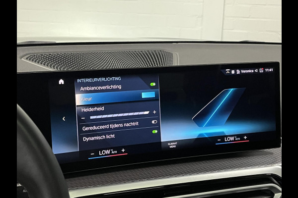BMW 3-serie 330e M-pakket | Adapt. cruise | Open dak | Trekhaak | Head-up | Stoelverwarming | Sfeerverlichting | Carplay | Leder