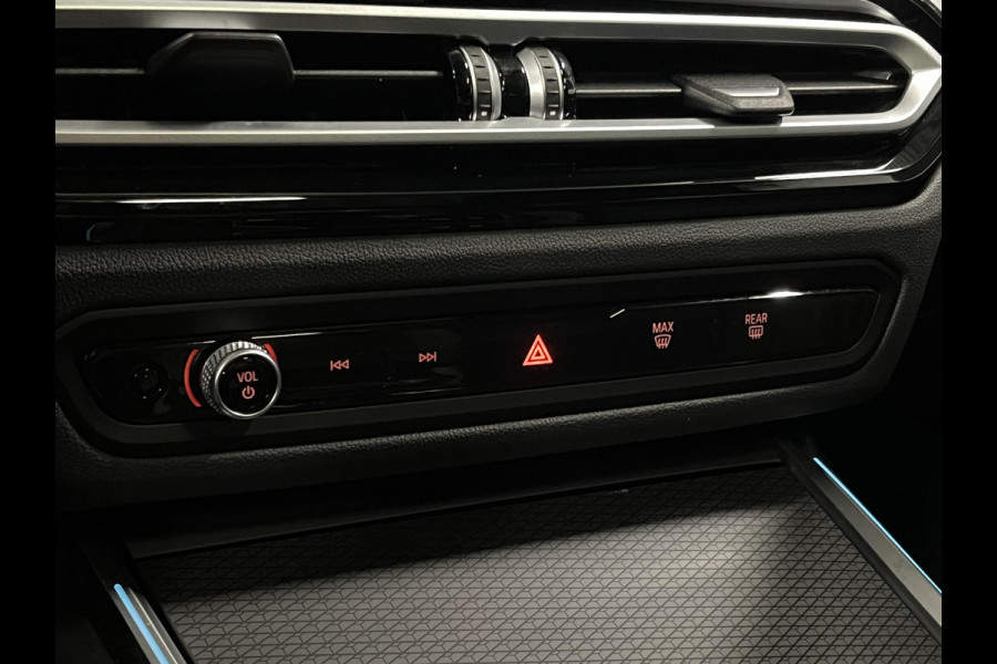 BMW 3-serie 330e M-pakket | Adapt. cruise | Open dak | Trekhaak | Head-up | Stoelverwarming | Sfeerverlichting | Carplay | Leder