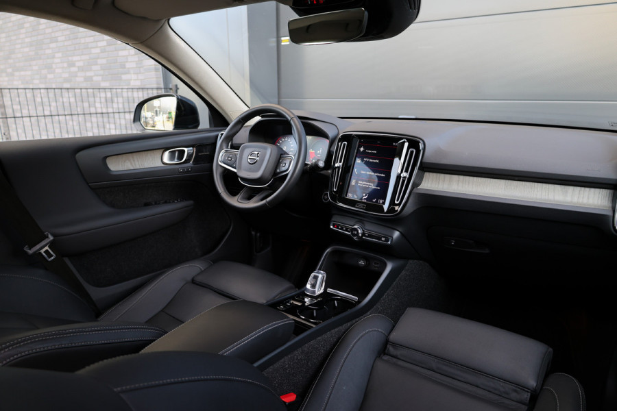 Volvo XC40 1.5 T5 Recharge R-Design | PANO | H&K | MEMORY | 360 | DODE HOEK | KEYLESS | ELEK TREKHAAK |