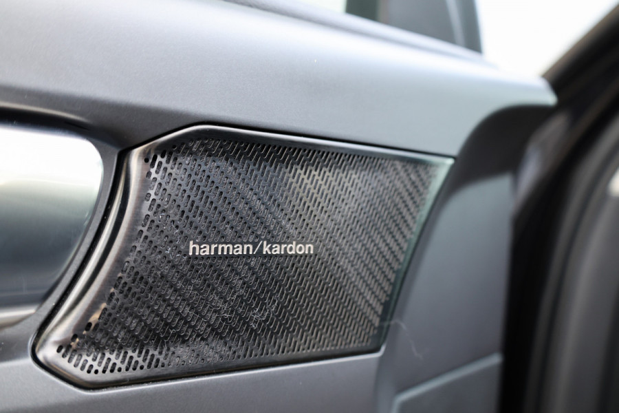 Volvo XC40 1.5 T5 Recharge R-Design | PANO | H&K | MEMORY | 360 | DODE HOEK | KEYLESS | ELEK TREKHAAK |