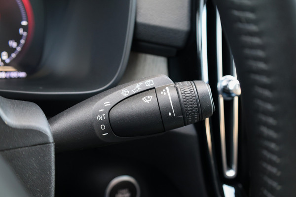 Volvo XC40 1.5 T5 Recharge R-Design | PANO | H&K | MEMORY | 360 | DODE HOEK | KEYLESS | ELEK TREKHAAK |