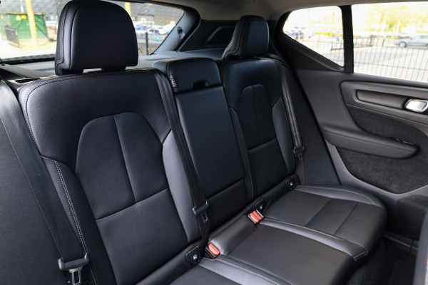 Volvo XC40 1.5 T5 Recharge R-Design | PANO | H&K | MEMORY | 360 | DODE HOEK | KEYLESS | ELEK TREKHAAK |