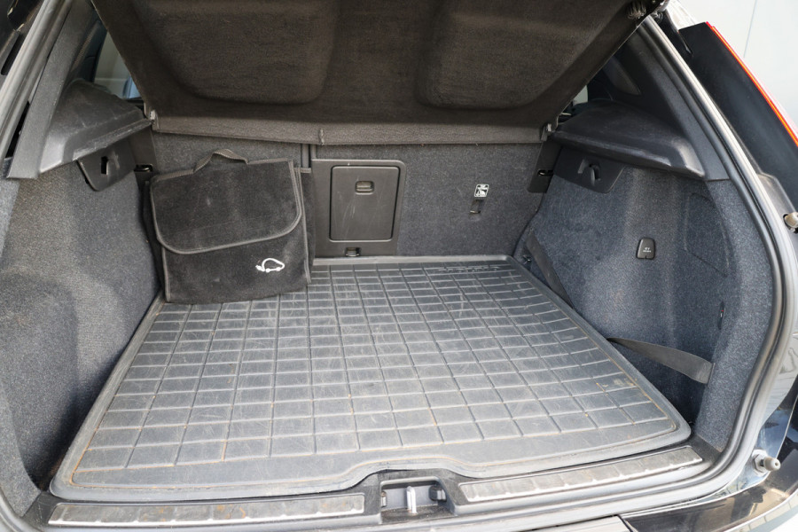 Volvo XC40 1.5 T5 Recharge R-Design | PANO | H&K | MEMORY | 360 | DODE HOEK | KEYLESS | ELEK TREKHAAK |