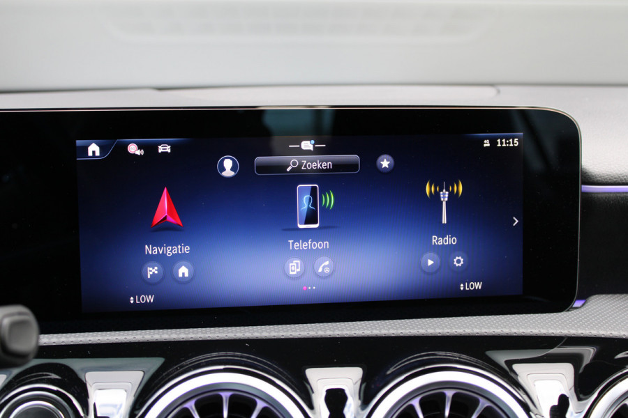 Mercedes-Benz A-Klasse 200 AMG Line | AMG | FACELIFT | KEYLESS | SFEER | CAMERA | ACC | NAVI |