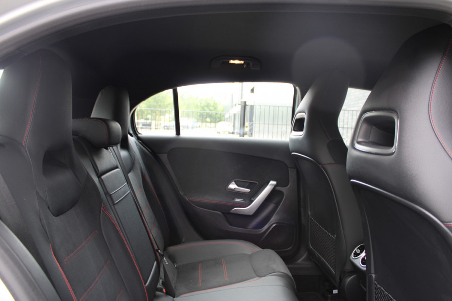 Mercedes-Benz A-Klasse 200 AMG Line | AMG | FACELIFT | KEYLESS | SFEER | CAMERA | ACC | NAVI |