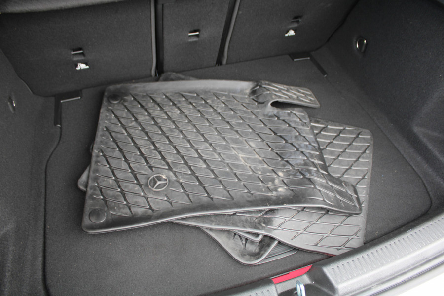 Mercedes-Benz A-Klasse 200 AMG Line | AMG | FACELIFT | KEYLESS | SFEER | CAMERA | ACC | NAVI |