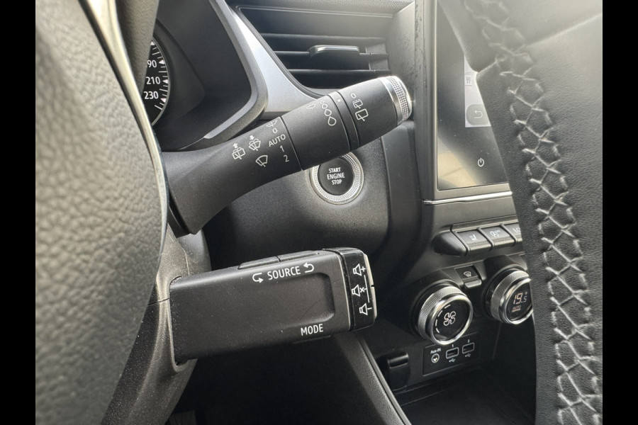 Renault Captur 1.3 TCe 140 Automaat Navigatie Carplay Cruise Verwarmde stoelen Pdc All season