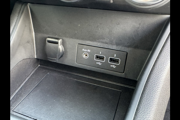 Renault Captur 1.3 TCe 140 Automaat Navigatie Carplay Cruise Verwarmde stoelen Pdc All season