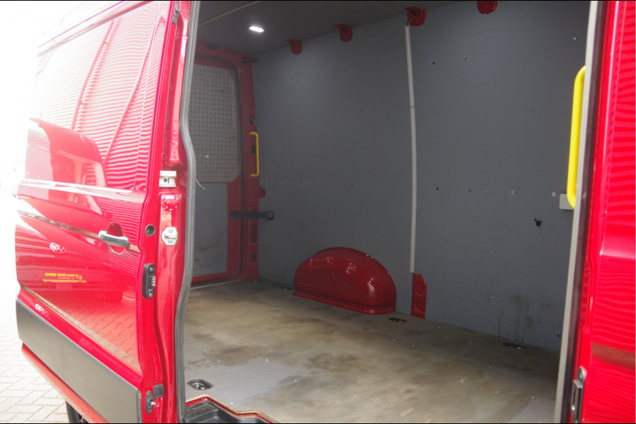 Volkswagen Crafter 35 2.0 TDI L3H3 177PK AUT. LED, TREKHAAK, GEV. ERGO ACTIVE STOEL, ADAPT. CRUISE, STOELVERWARMING, STUUR VERWARMING, STANDKACHEL,