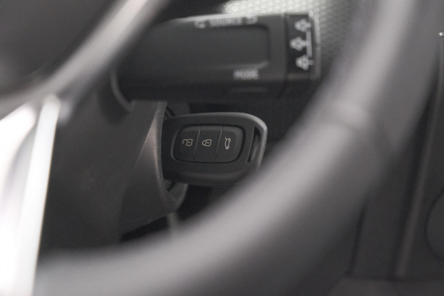 Renault Clio TCe 90 Equilibre | Parkeersensoren | Apple Carplay | Cruise Control | Airco