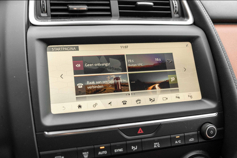 Jaguar E-Pace 2.0 P250 AWD HSE 250 PK Trekhaak Meridian Keyless Camera Leder Memory 21''