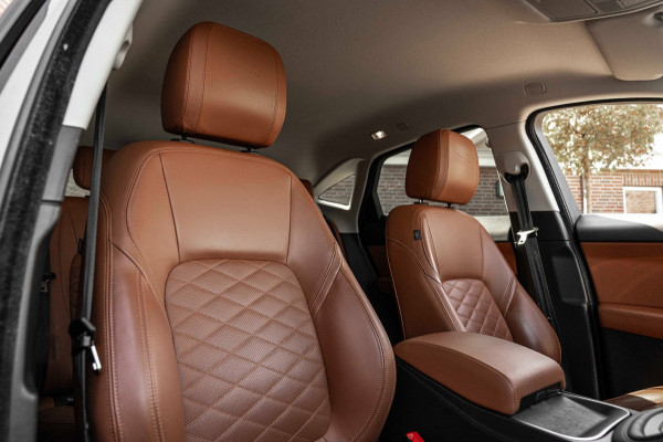 Jaguar E-Pace 2.0 P250 AWD HSE 250 PK Trekhaak Meridian Keyless Camera Leder Memory 21''