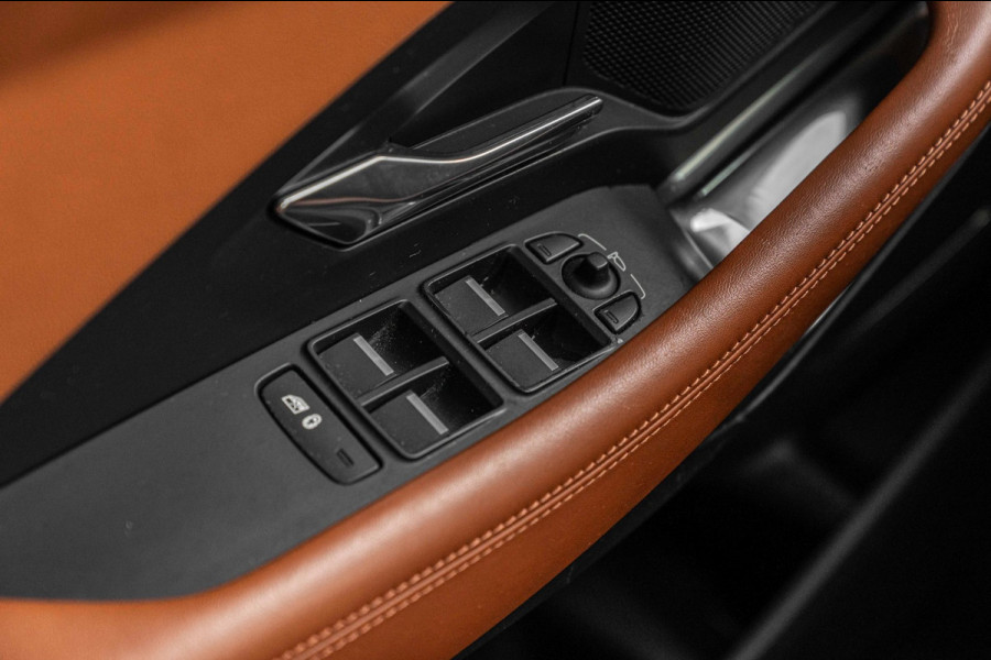 Jaguar E-Pace 2.0 P250 AWD HSE 250 PK Trekhaak Meridian Keyless Camera Leder Memory 21''