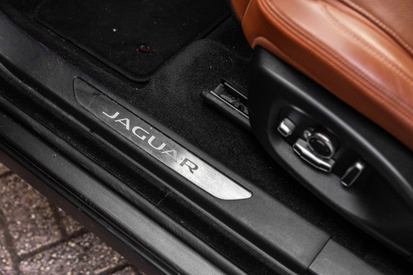 Jaguar E-Pace 2.0 P250 AWD HSE 250 PK Trekhaak Meridian Keyless Camera Leder Memory 21''