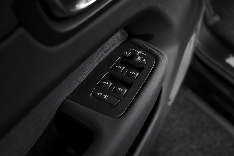 Volvo XC60 2.0 T8 Plug-in-hybrid AWD Polestar Engineered - Facelift MY26 | Elek. trekhaak | S/K-Panodak | Dig.Cockpit | Adapt.Cruise | Harman/Kardon | Stoel+-Stuurverw. | Elek. stoelen | 360 Camera | NAV + App.Connect + NAV | ECC | LM 21" | 9218