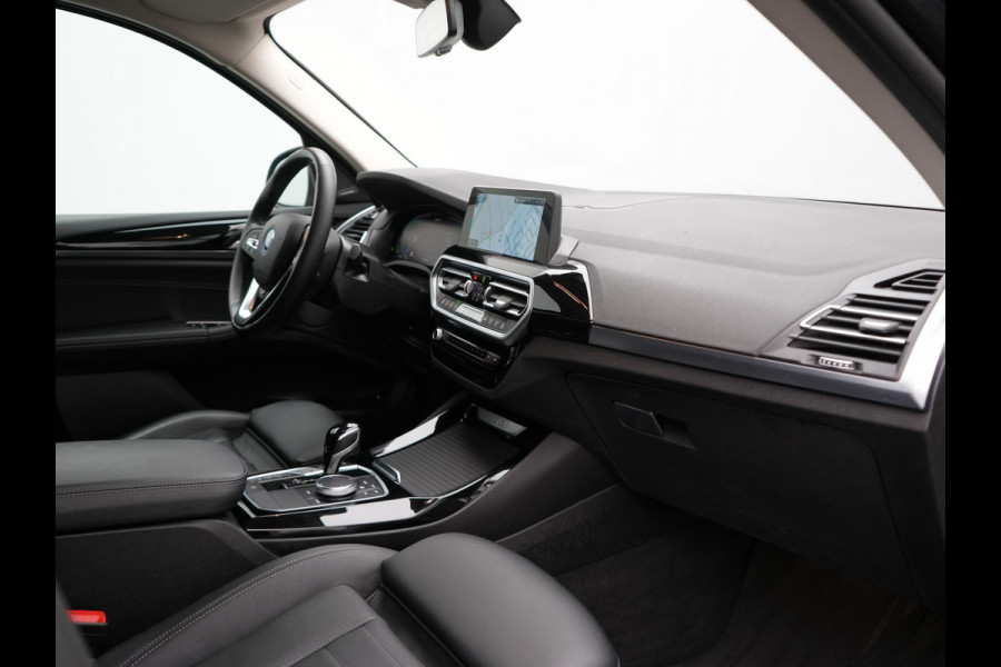 BMW X3 xDrive30e High Executive FACELIFT PHEV 293pk | Trekhaak Af Fabriek | Head Up | Camera | Harman / Kardon | Lederen Sportstoelen Memory & Ventilatie | Keyless | Blis | Stoelen & Stuur Verwarmd | Apple Carplay | Navigatie | DAB | Plug In Hybrid |