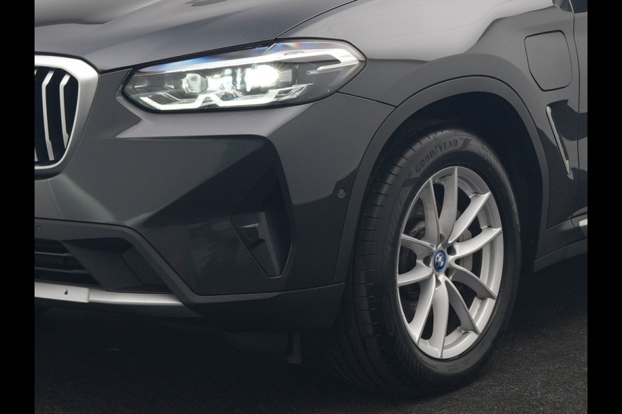 BMW X3 xDrive30e High Executive FACELIFT PHEV 293pk | Trekhaak Af Fabriek | Head Up | Camera | Harman / Kardon | Lederen Sportstoelen Memory & Ventilatie | Keyless | Blis | Stoelen & Stuur Verwarmd | Apple Carplay | Navigatie | DAB | Plug In Hybrid |