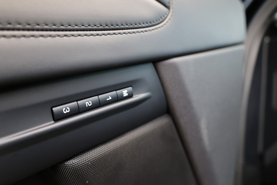 Land Rover Range Rover Evoque 1.5 P300e AWD R-Dynamic HSE | BTW! | PANO | MERIDIAN | 360 | KEYLESS | DIGITAL DASH | STUUR/STOEL0VERW | MEMORY | ACC |