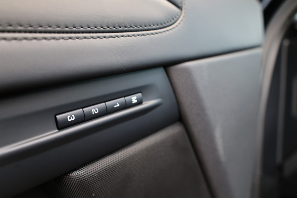 Land Rover Range Rover Evoque 1.5 P300e AWD R-Dynamic HSE | BTW! | PANO | MERIDIAN | 360 | KEYLESS | DIGITAL DASH | STUUR/STOEL0VERW | MEMORY | ACC |