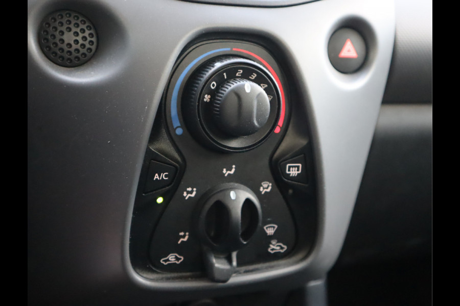 Peugeot 108 1.0 e-VTi Active Airco / Elekramen / Bluetooth / Stuurbekr / All-season banden Voldoende Apk