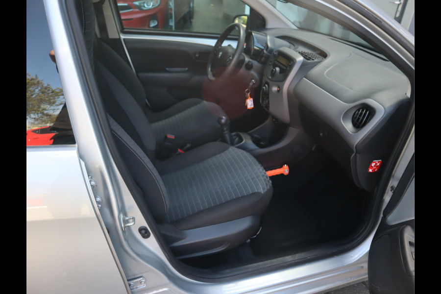 Peugeot 108 1.0 e-VTi Active Airco / Elekramen / Bluetooth / Stuurbekr / All-season banden Voldoende Apk