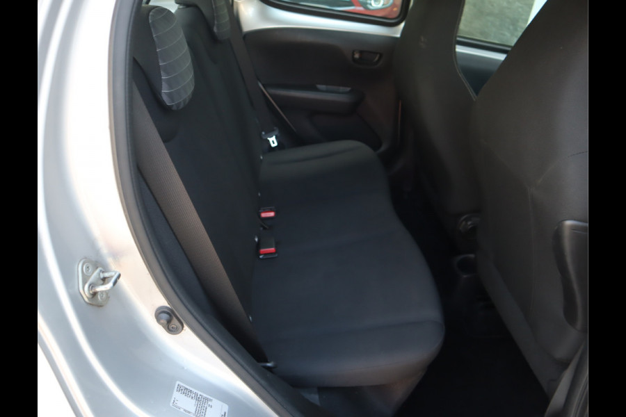 Peugeot 108 1.0 e-VTi Active Airco / Elekramen / Bluetooth / Stuurbekr / All-season banden Voldoende Apk