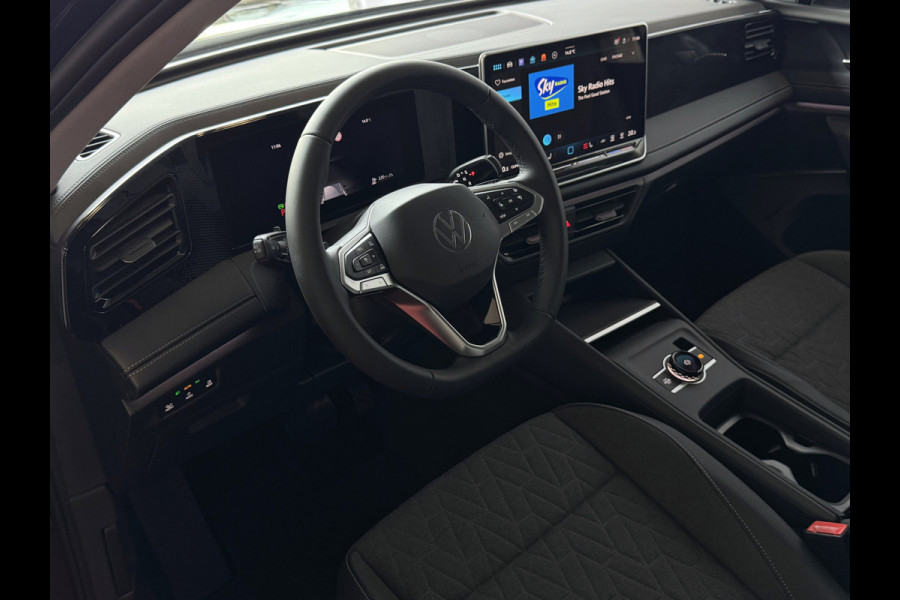 Volkswagen Tiguan 1.5 eTSI 150PK DSG ✅ NIEUWE AUTO✅ TREKHAAK IQ.LED CARPLAY NAVI ELEK.KLEP STOEL/STUUR VERW LED 10/2025 BENZINE ✅Top Auto's Wijchen , 30 Jaar Specialist in Volkswagen  : Alle Type's : R-Line Edition / Style / First Edition / Highline / Life , Zowel PHEV / HEV / MHEV / Benzine ✅