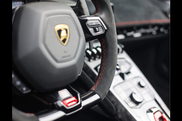 Lamborghini Huracan 5.2 V10 Performante Spyder | Misano Red - Sensonum