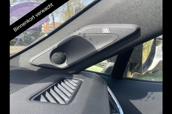 Toyota RAV4 2.5 Hybrid AWD Bi-Tone | 1650 KG trekgewicht | JBL Audio | navigatie | 360° camera | Stuur-/Stoelverwarming | Dodehoek detectie