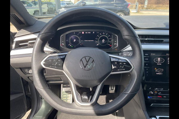 Volkswagen Arteon Shooting Brake 1.4 TSI eHybrid R-Line BINNEN + BUITEN PANO| NAPPALEDER SPORTSTOELEN| ELEK. STOEL MET MEMORY| ELEK. ACHTERKLEP| ACHTERBANK VERWARMD| CAMERA| STOELVERWARMING| CARPLAY| DODE HOEK SENSOR
